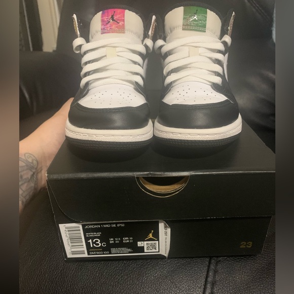 ❌🚫‼️SORRY! SOLD! AIR JORDAN 1 MID SE HEAT COLOR CHANGE KIDS SIZE 13 ❌🚫‼️ - Picture 10 of 10